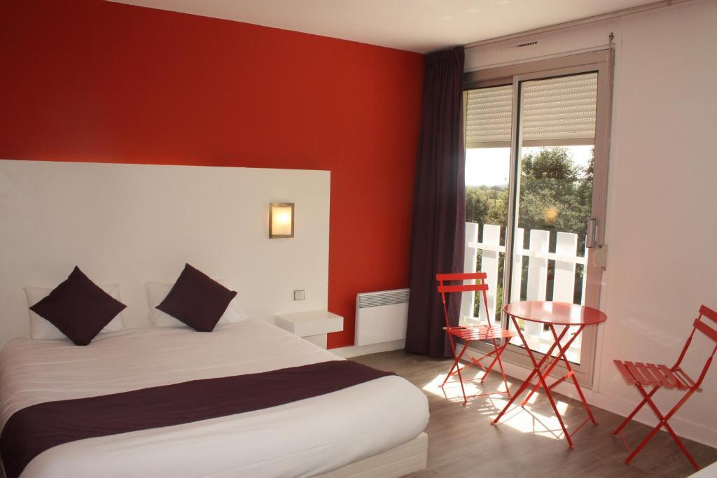 Latitude Ouest Hotel Restaurant & Spa لوكرونان الغرفة الصورة